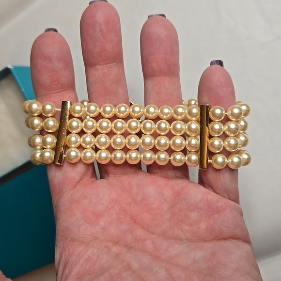 Vintage 90s NWOT 4 Strand Faux Pearl Bracelet with Gold-Tone Stations and Clasp - Picture 3 of 7